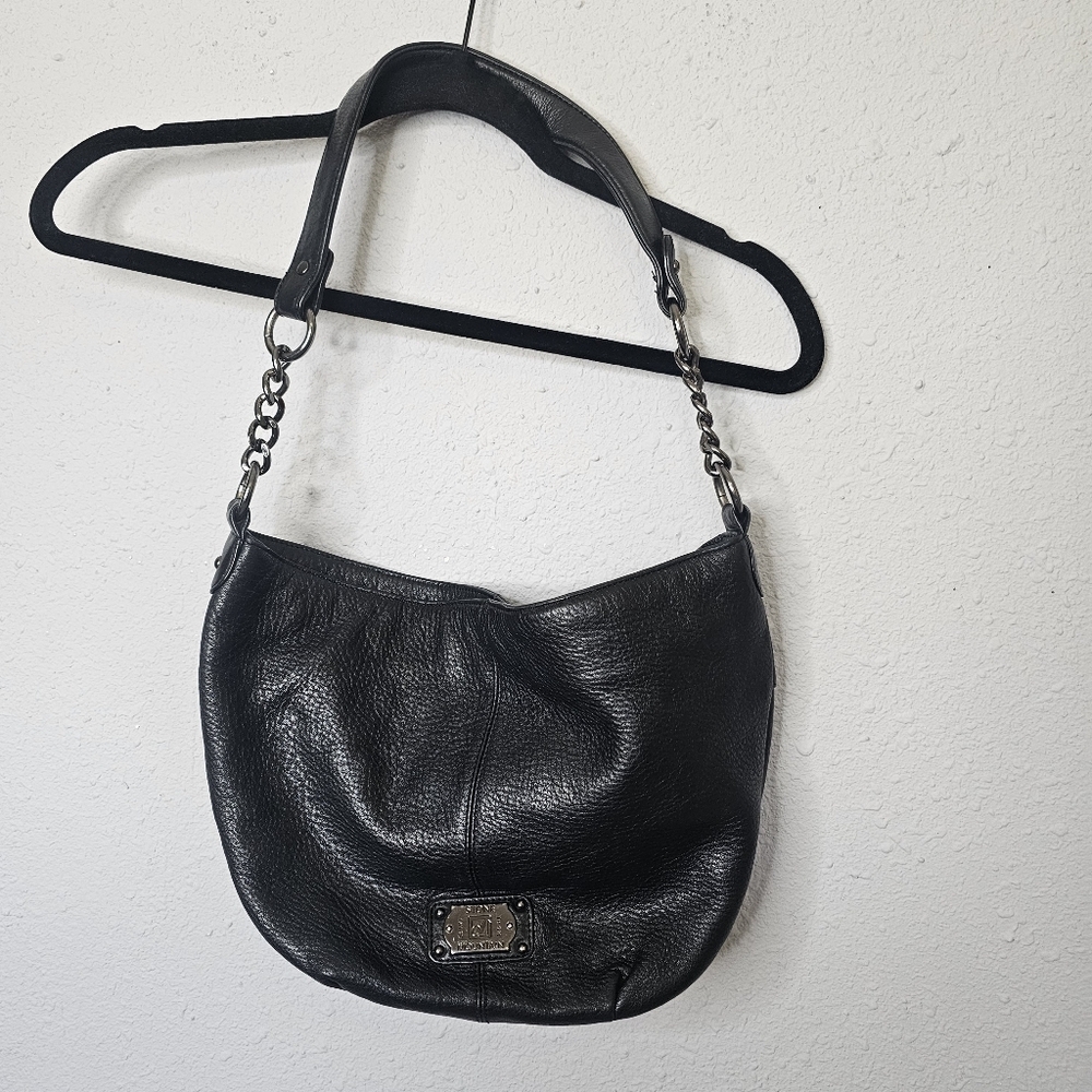 Stone Mountain Black Leather Purse Shoulder Strap Logo Medium Pockets Zip Snap